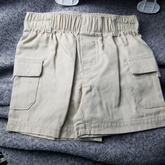 NWT! 3-6 Mos Button down Shirt & khaki shorts set - Picture 4 of 6